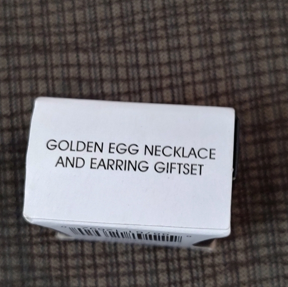 Avon Golden Egg Necklace and Earring Gift Set - Picture 7 of 7